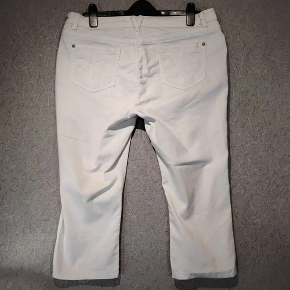 My Style  Women's White Stretch Capri in Size 14 - Picture 10 of 13